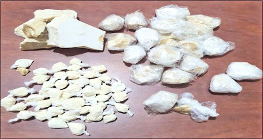 La droga fue sometida al análisis PIPH y el resultado es positivo para base de cocaína.