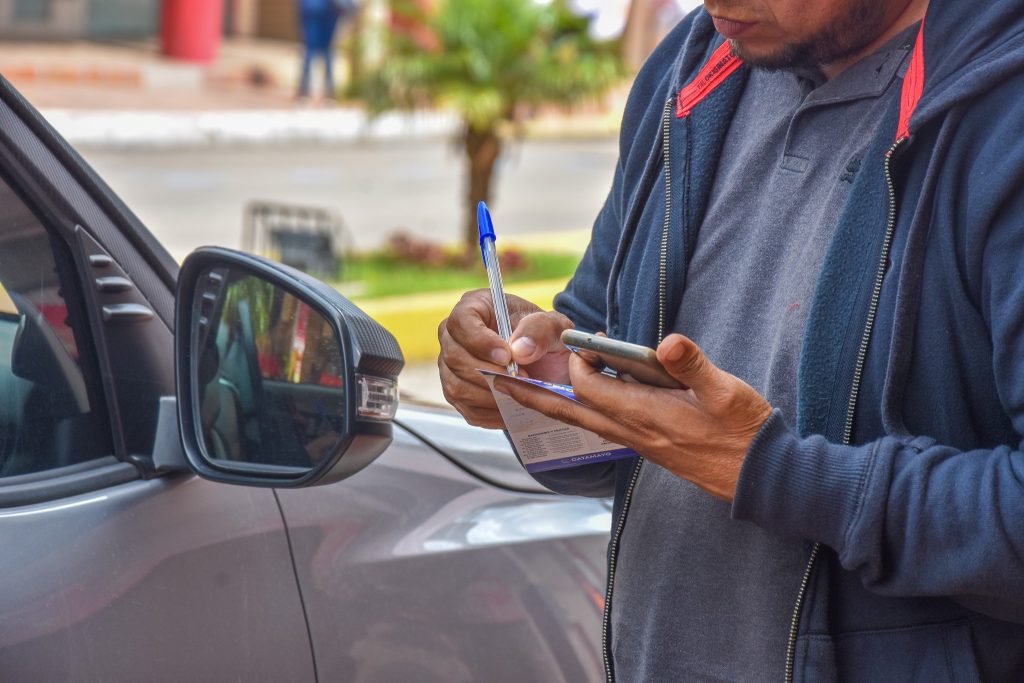 Los funcionarios de Unidad de Tránsito se encuentran en las calles para verificar el cumplimiento.