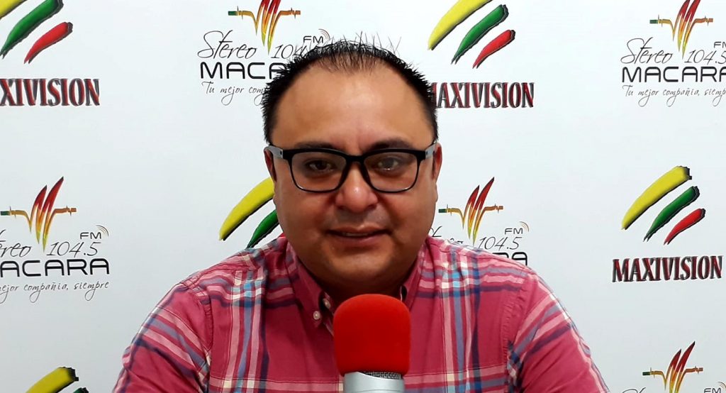 Eduardo Loaiza Lima ha prestado sus servicios en varios medios de comunicación de la provincia y en instituciones públicas.
