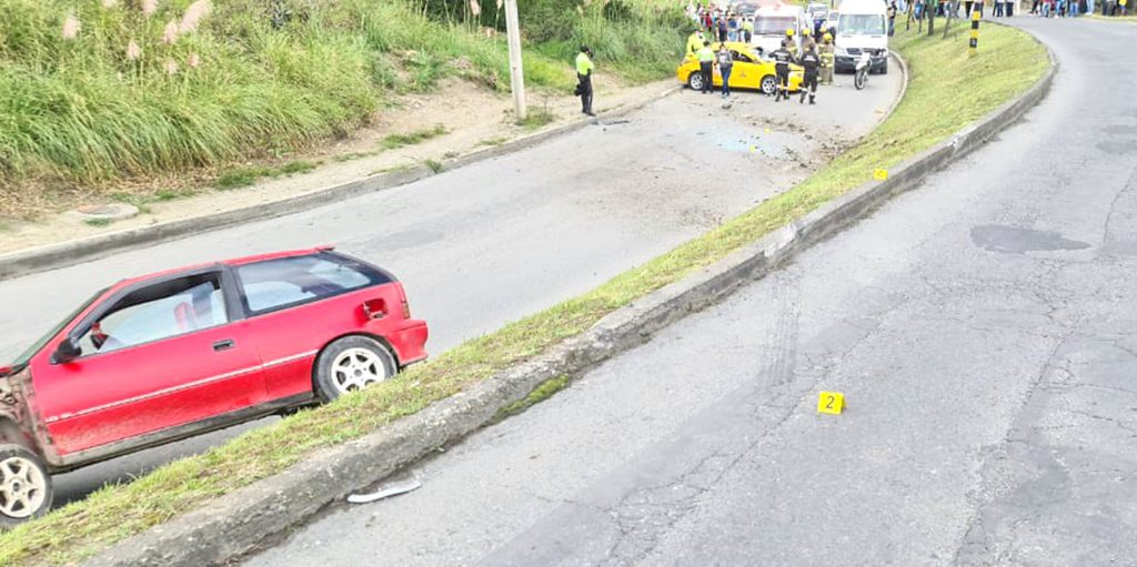 Los uniformados de la Jefatura de Accidentología Vial investigan la causa de esa tragedia.