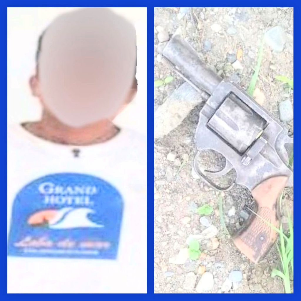 En el arma de fuego había una vaina de una bala que fue disparada.