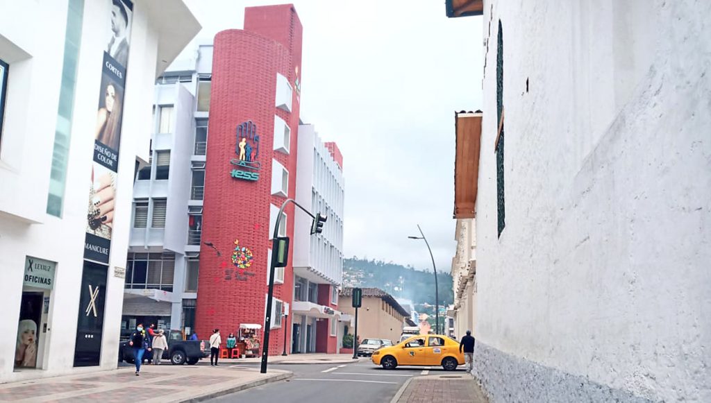 HORA32 intentó comunicarse telefónicamente con el funcionario del IESS, más no respondió.