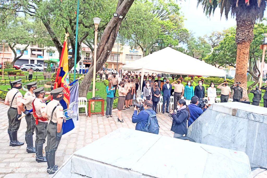 A las 07:30 se realizó el evento cívico.