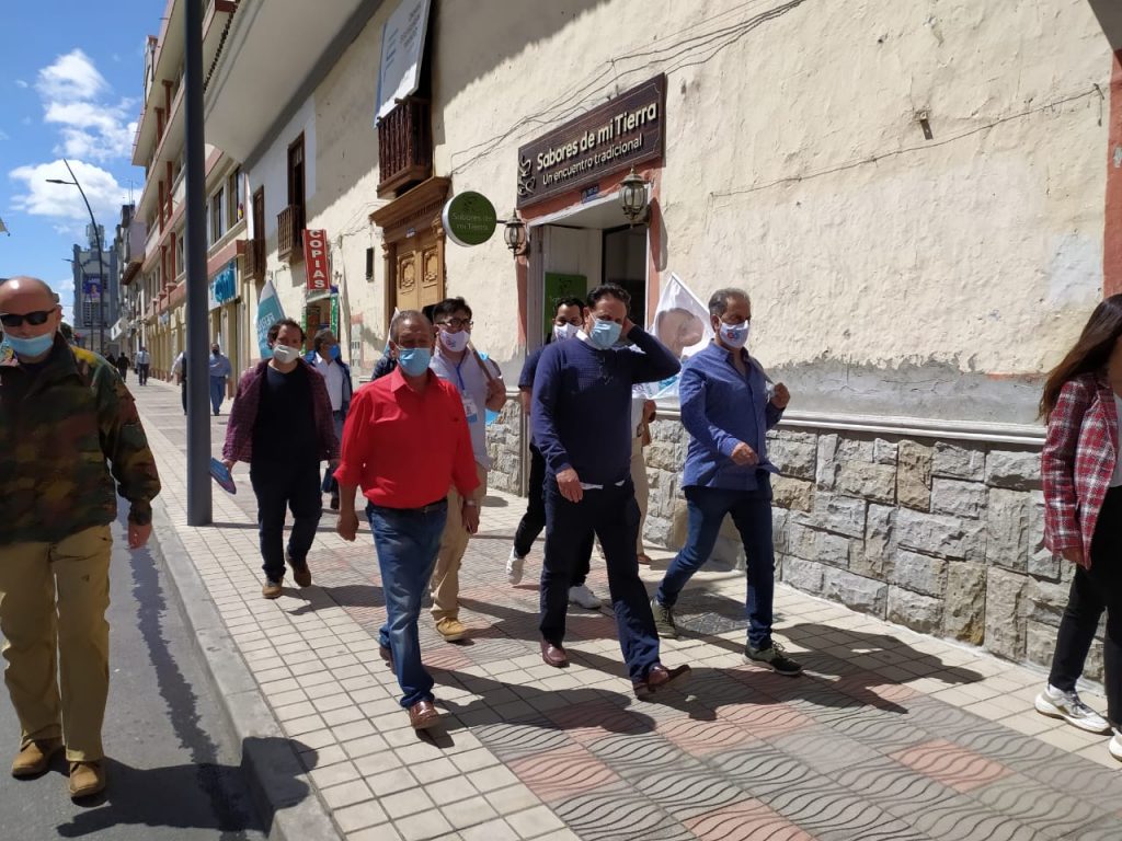 Las caminatas es una de las actividades que usan los candidatos para difundir sus propuestas de campaña.