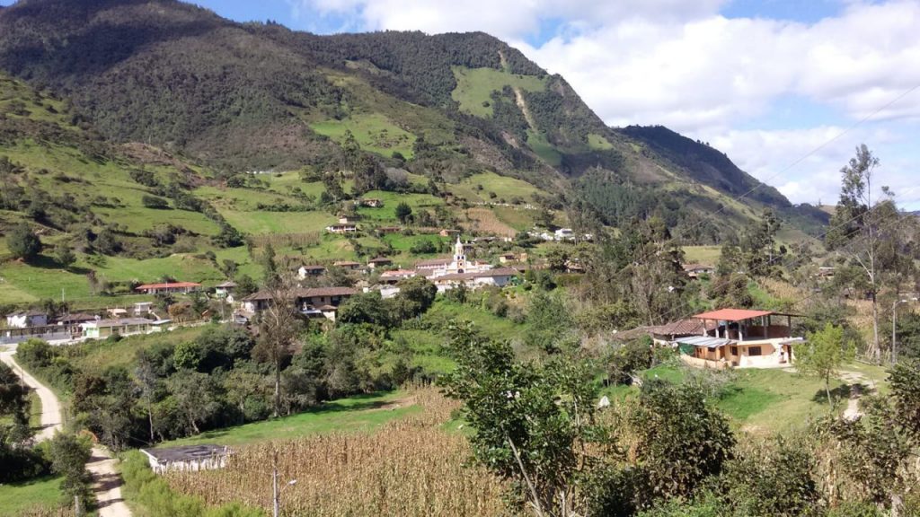 La parroquia se caracteriza por su producción agrícola y el turismo.