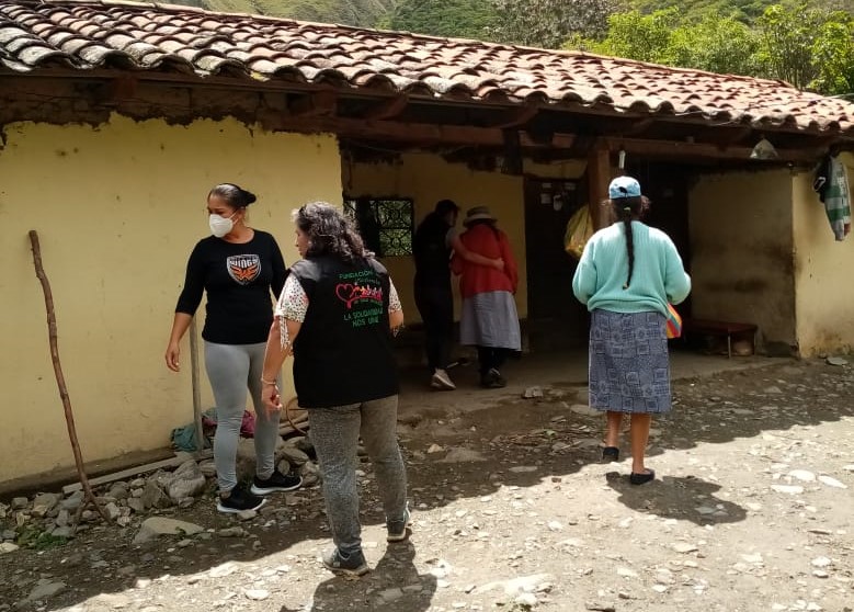 Raciones alimenticias y ropa fueron entregadas a los beneficiarios de la cruzada.