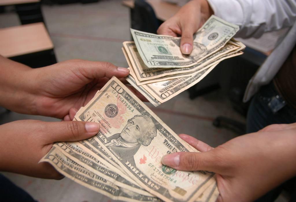 Para este 2021 no hubo incremento en el salario básico. Se mantiene en 400 dólares. (Foto: sonorama.com.ec)