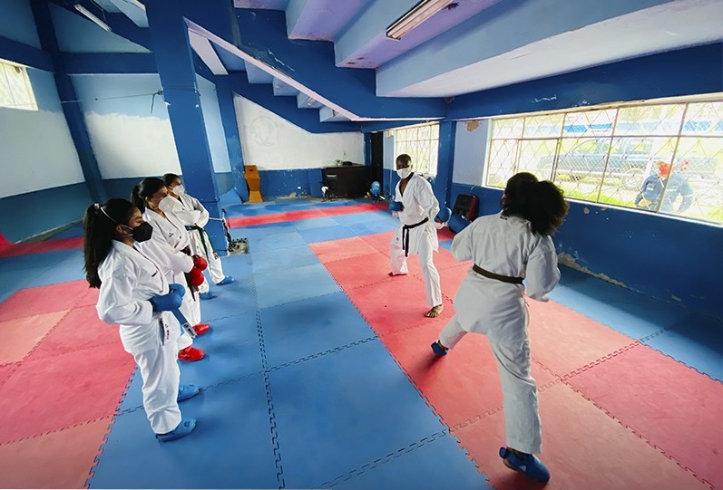 Los deportistas están trabajando en las instalaciones del estadio Reina del Cisne.