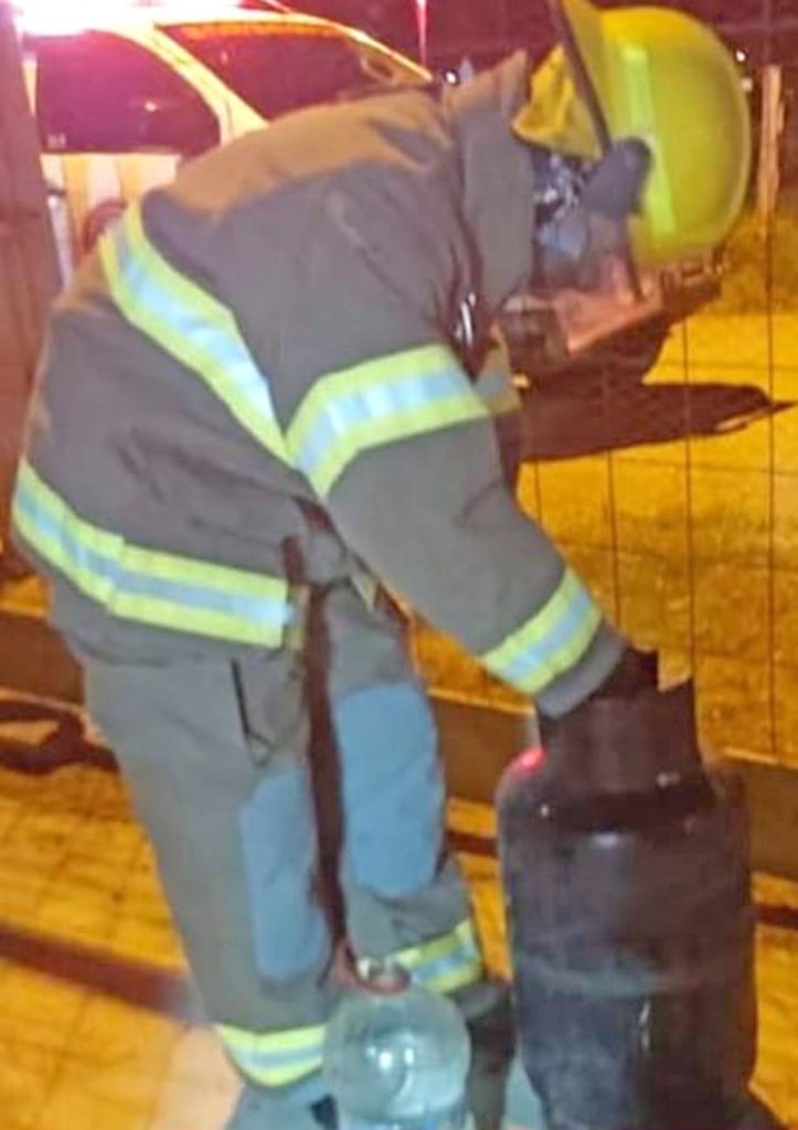 Los bomberos dieron recomendaciones a la dueña de casa.