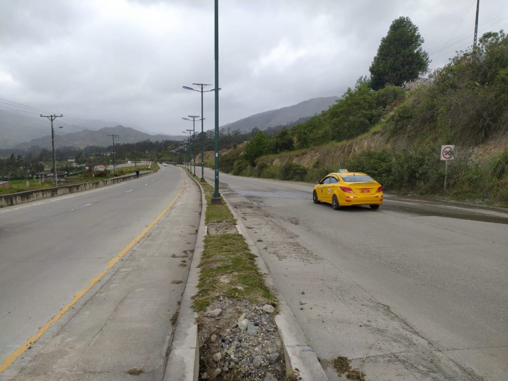 El Paso Lateral es el enlace entre varios barrios ubicados en la parte occidental de la ciudad.