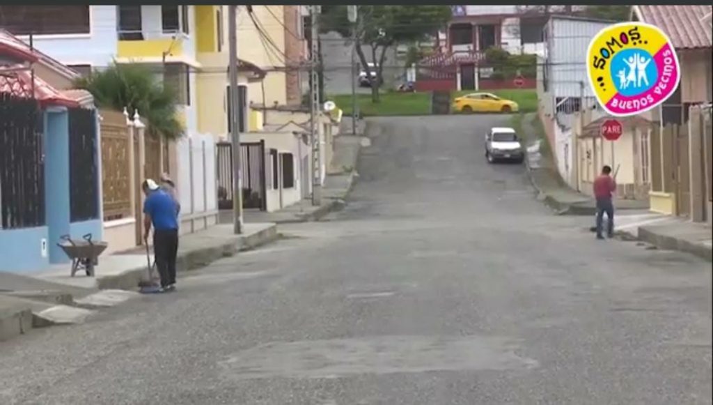 El barrio cuenta con calles asfaltadas, casa comunal, espacios deportivos, áreas verdes, entre otras bondades.