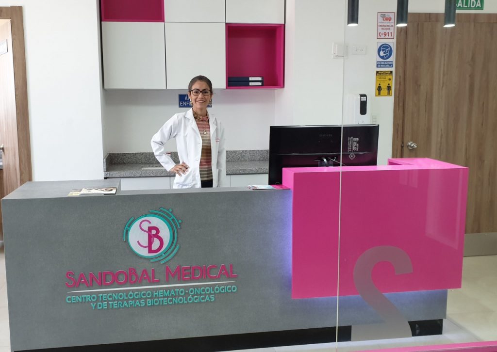 El Centro también cuenta el servicio de terapias de infusión que requieran administración parenteral de medicamentos y otros tratamientos, así como consultas hematológicas y oncológicas.