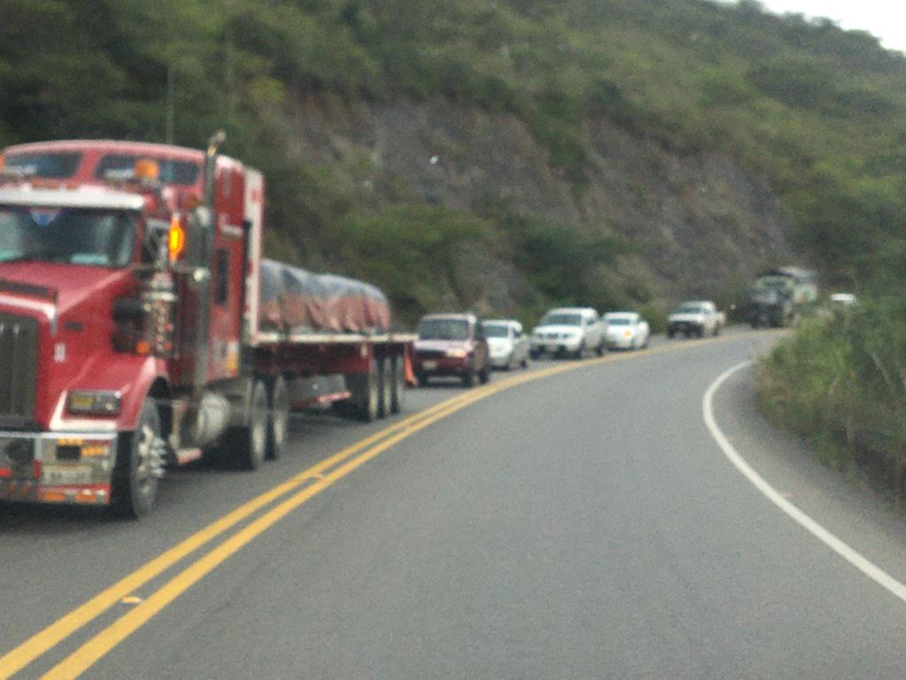 La vía, de 37 kilómetros de longitud, conecta a Loja con el interior de la provincia, así como con la Costa.