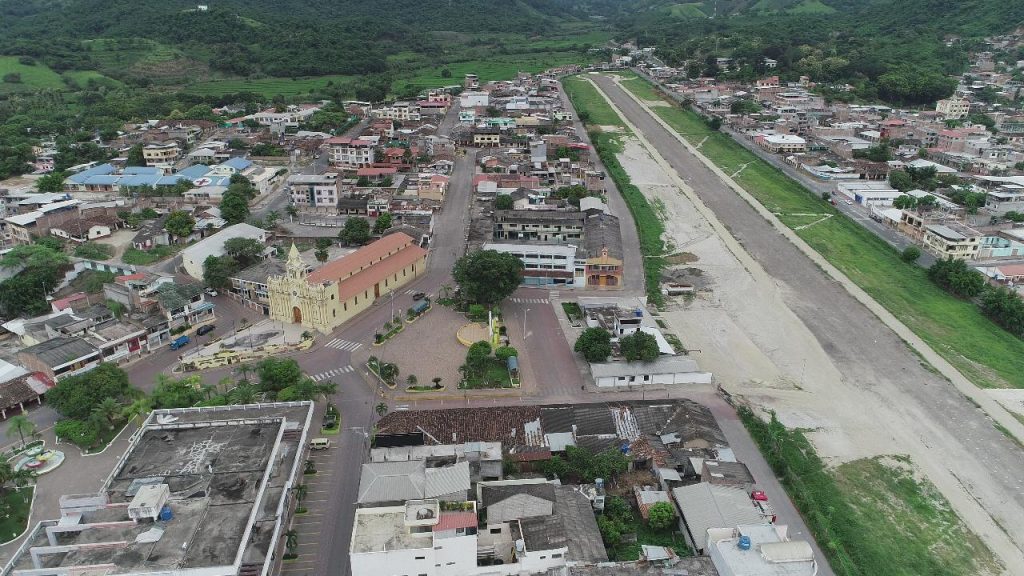 El cantón Macará, limítrofe con el Perú, en los últimos días, es visitado por personas que tratan de pasar al vecino país.