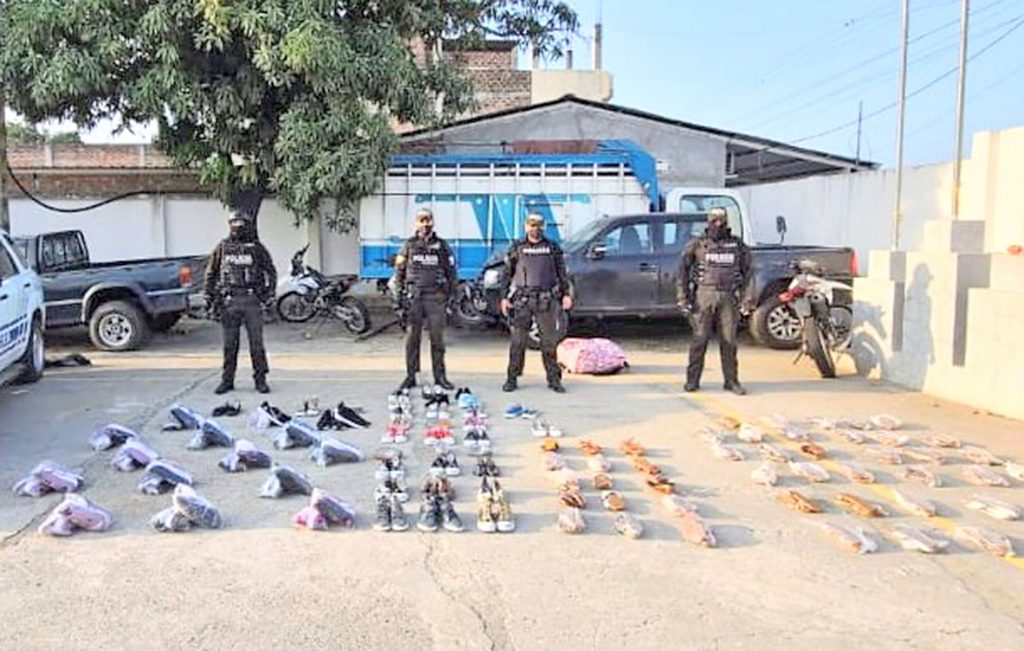 Son zapatos de diferente modelo, marca, color y talla, que no se justificó.