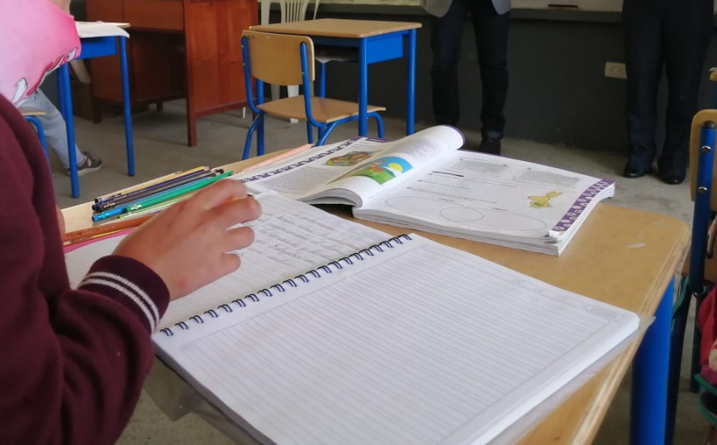 Los alumnos cumplen las últimas tareas.