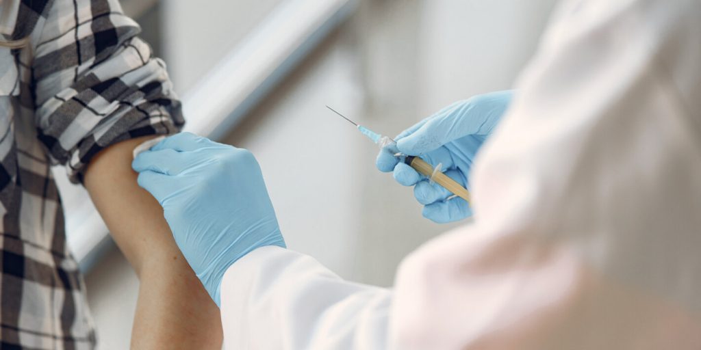 Se espera que el Gobierno pueda entregar las dosis a la población.