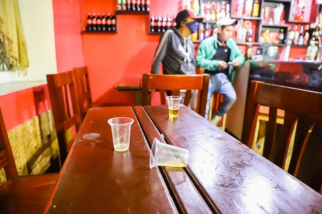 Algunas personas, sobre todo jóvenes, el fin de semana último disfrutaban como si no hubiera pandemia.