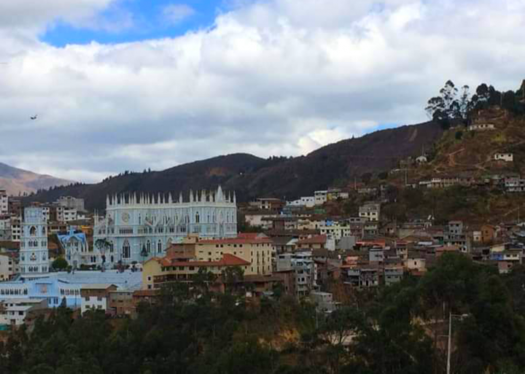 El Santuario de El Cisne, donde está la ‘Churonita’, es una de las principales opciones.