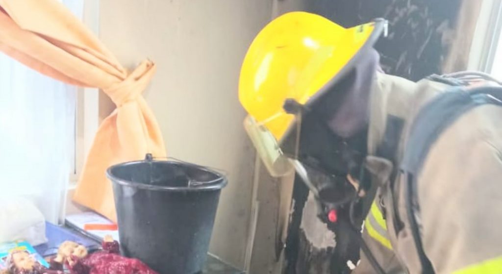 No hubo personas lesionadas, sólo daños materiales.