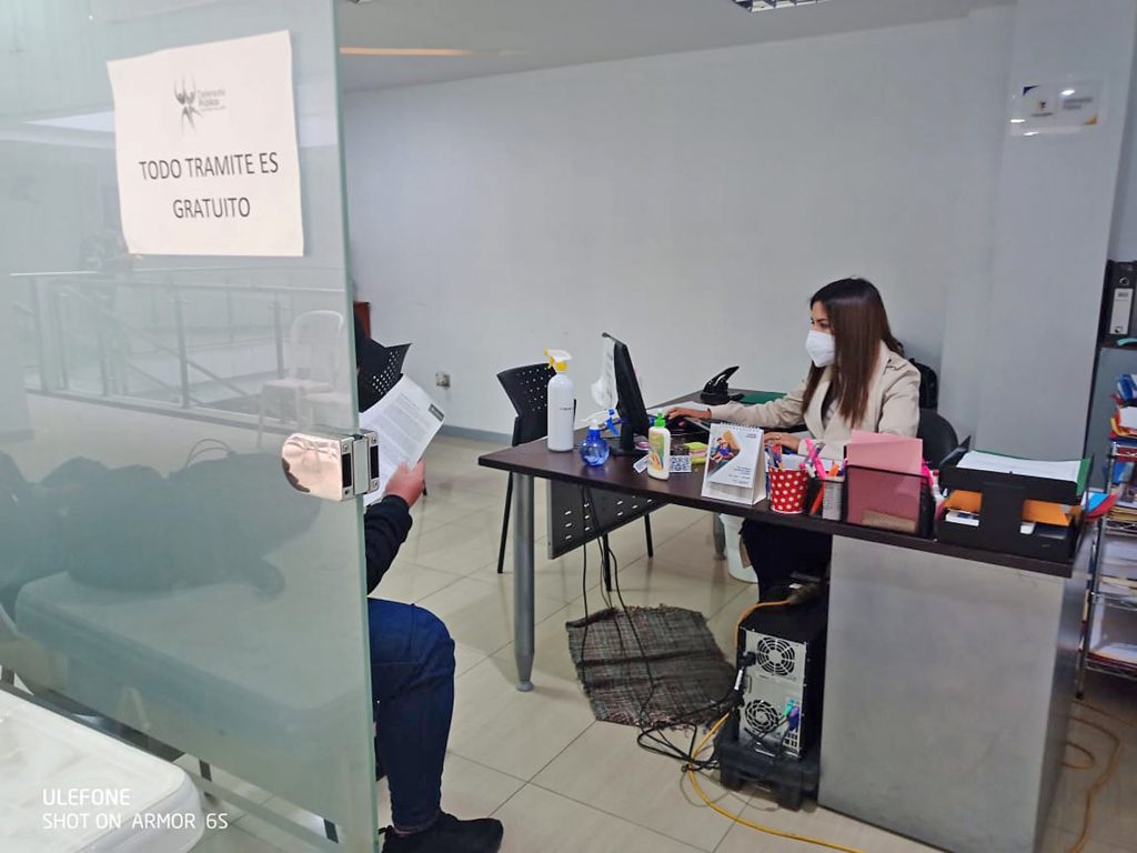 La atención se da a través de turnos previa cita telefónica.