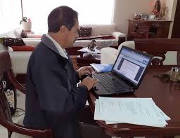 Al inicio de la pandemia del Covid-19, en 2020, el hoy fallecido realizó su actividad mediante la modalidad del teletrabajo. (Fotografía cortesía Acess).