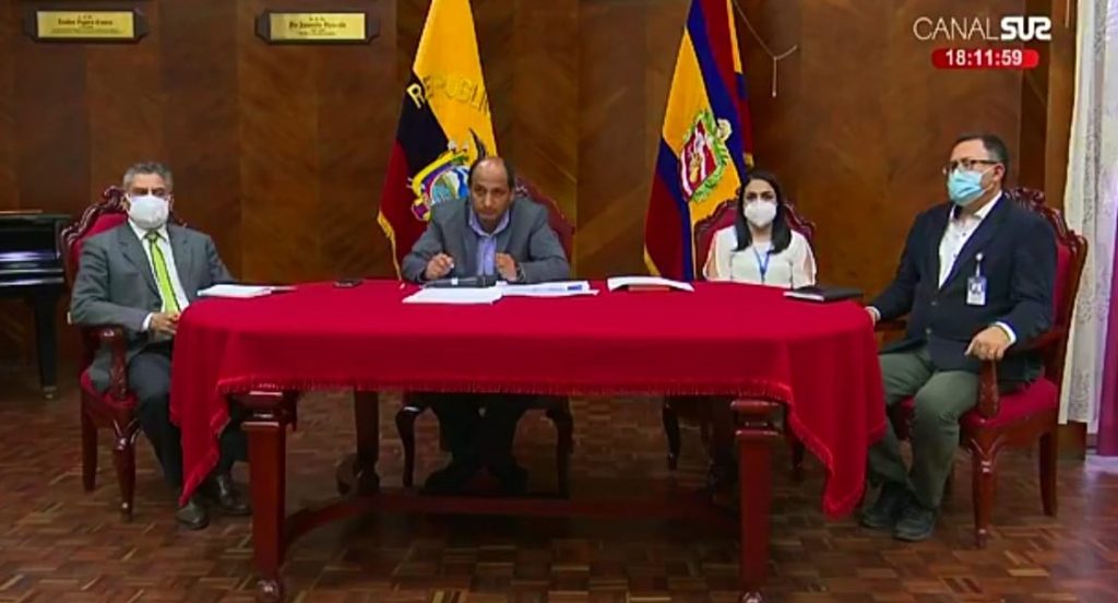 Las resoluciones del COE Cantonal las dio a conocer el coordinador General del Municipio, Efraín Muñoz, junto a jefes departamentales.