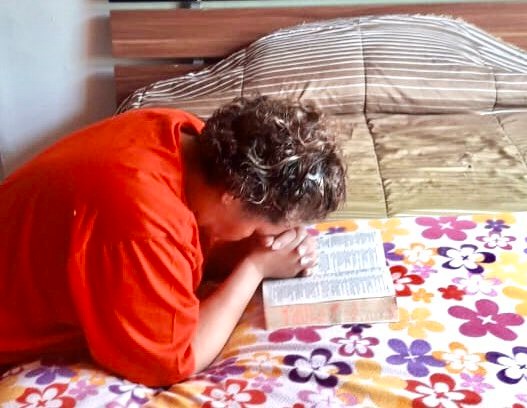 La lojana, quien se encuentra desde el 22 de septiembre en Madrid, recomienda a la comunidad no relajarse y permanecer en casa porque el virus no ha desaparecido.