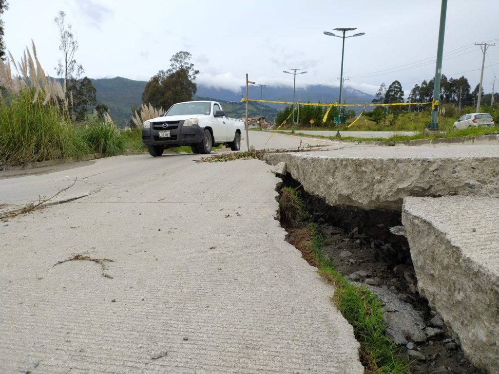 El daño se registra cerca al redondel de la UNL.