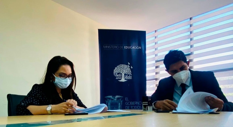 Se suscribió un acuerdo entre el Ministerio de Educación y la FedeLoja.