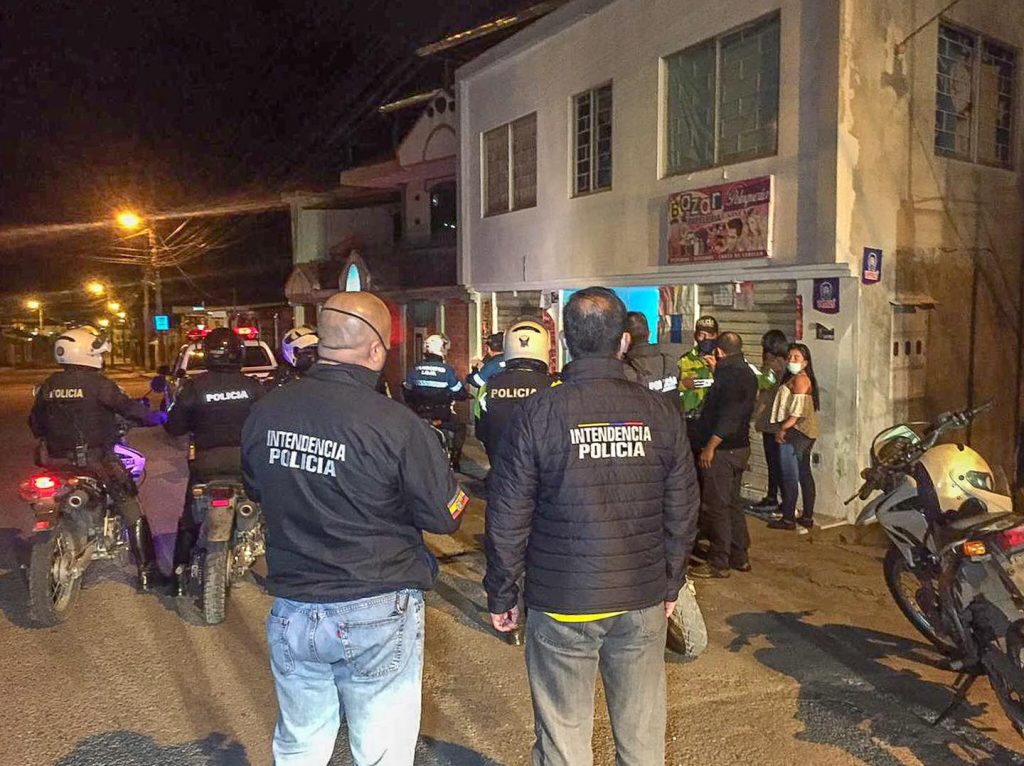 A pesar de las nuevas resoluciones, algunas personas no acatan.