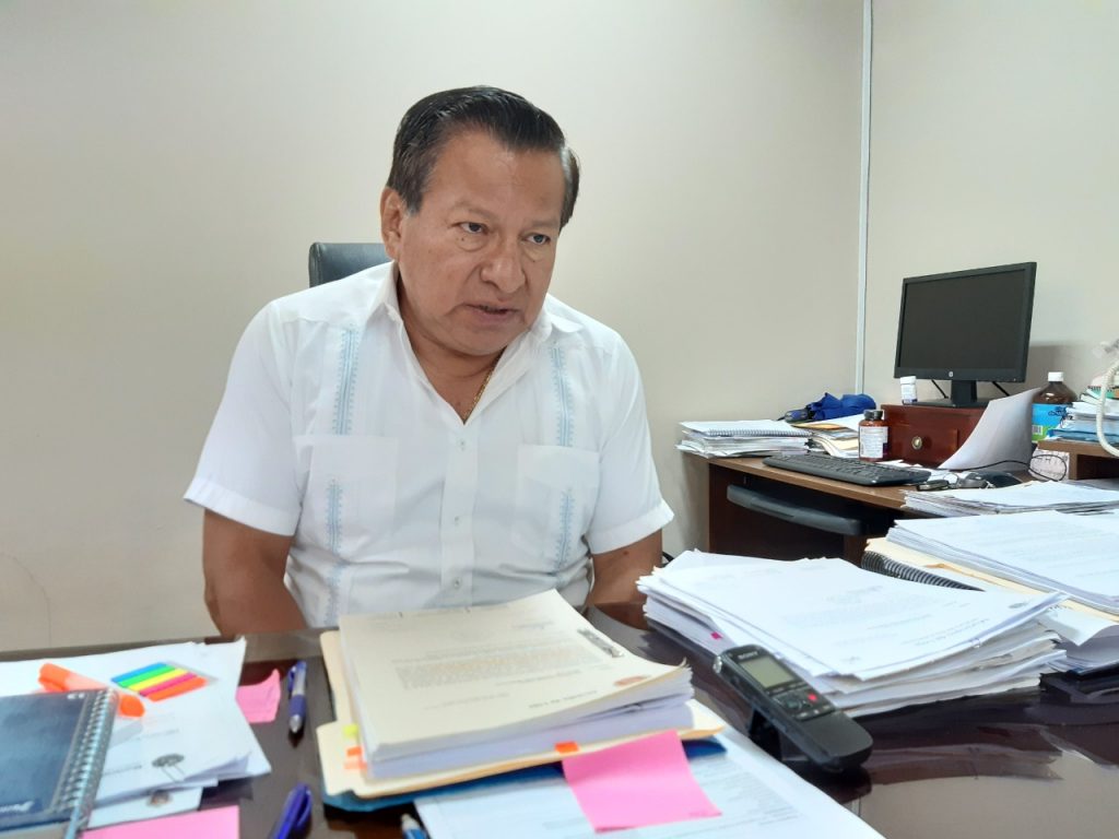 El funcionario, Máximo Quizhpe, ayer laboró con normalidad.