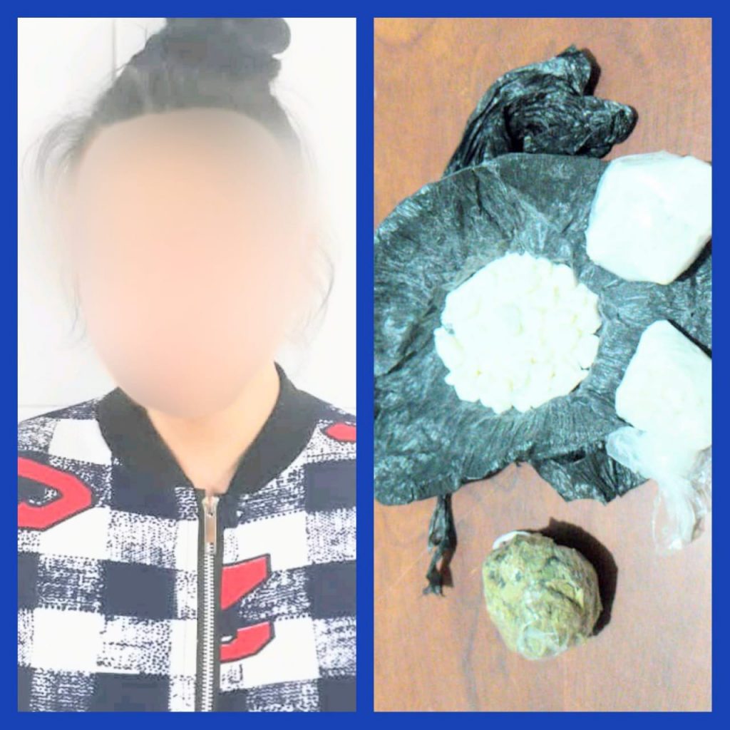 La mujer también llevaba algunos gramos de marihuana.