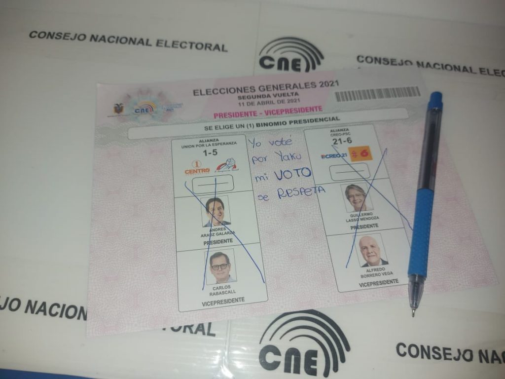 En redes sociales se exhibieron algunas papeletas en las que se exhibió el rechazo.