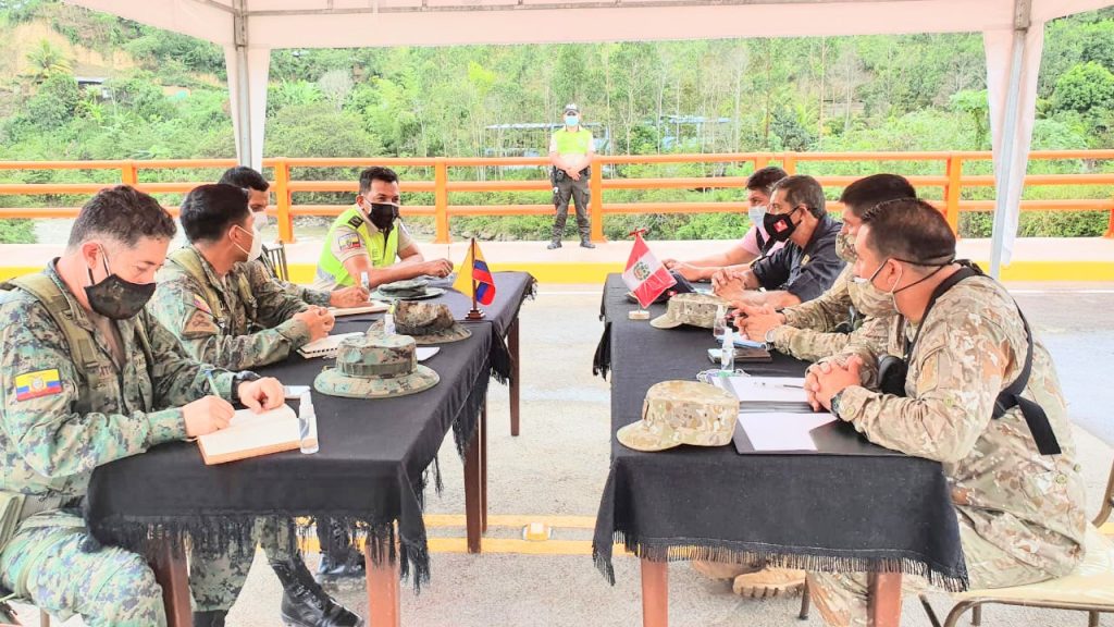 Los altos militares se reunieron en el puente internacional La Balsa.