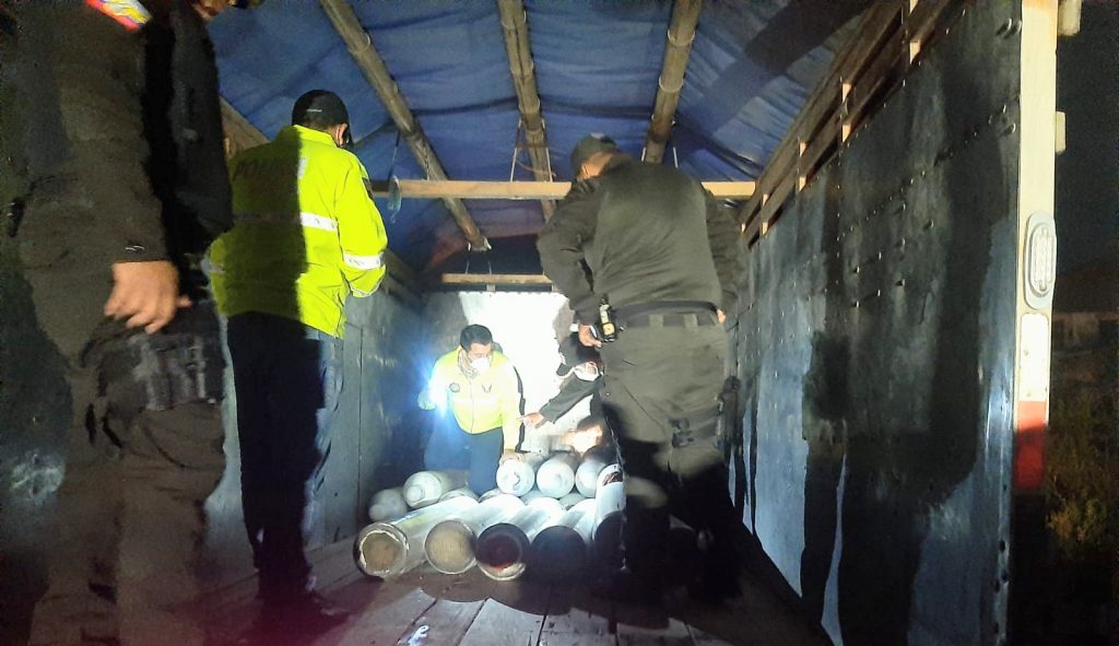 Los tanques fueron cubiertos con una esponja verde.