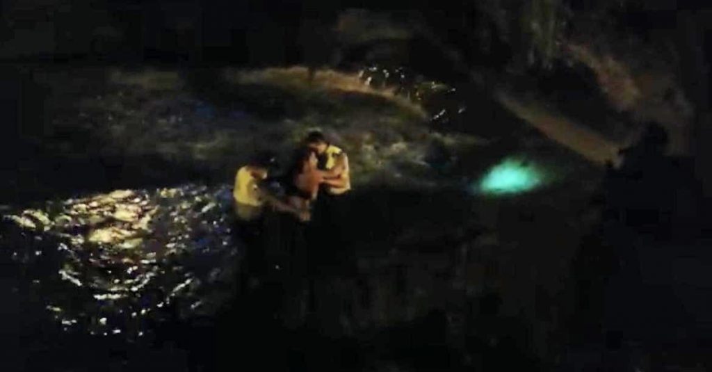 Los policías que patrullaban por ese sector se percataron lo que la mujer hizo.