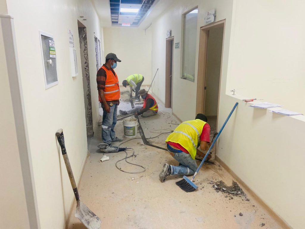 Los trabajos para adecuar el área de UCI se realizan desde el pasado 6 de abril.