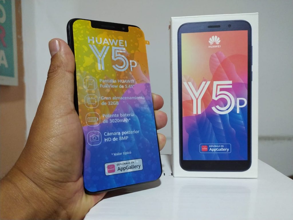 El primer premio es un teléfono celular marca Huawei, modelo Y5p.