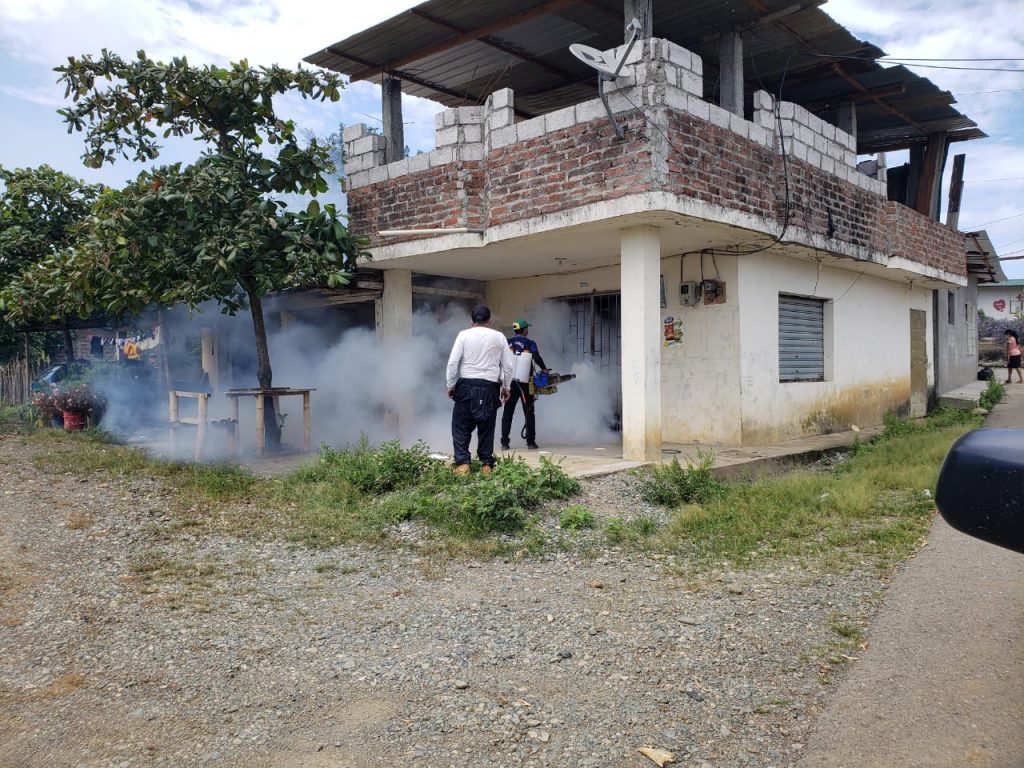 La tarea, a cargo del biólogo Ernesto Gallo, se cumplió puerta a puerta.
