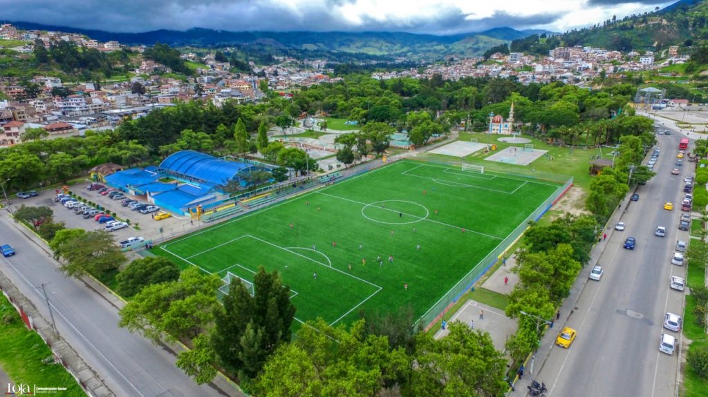 Quienes administran la cancha sintética de Jipiro invitan a utilizar el escenario.