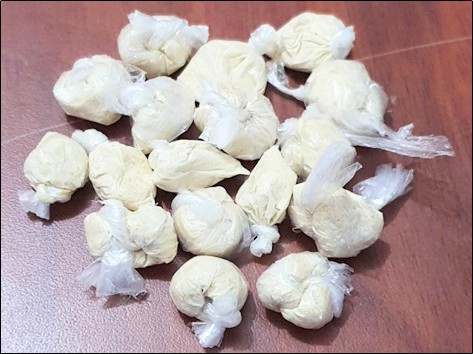 La base de cocaína fue distribuida en 17 fundas pequeñas.