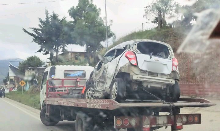 En ese estado quedó uno de los vehículos implicados en ese revés.