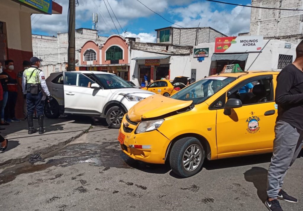 El choque ocurrió a eso de las 13:30.