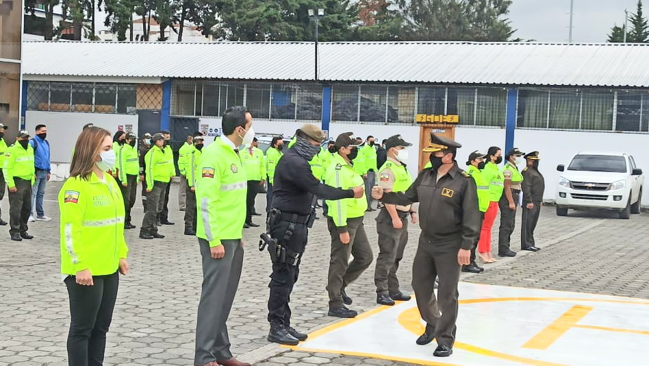 El flamante comandante saludó con sus huestes.