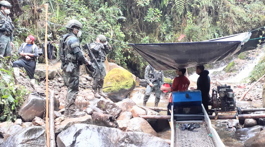 Los sellos de clausura se colocaron en las dragas.