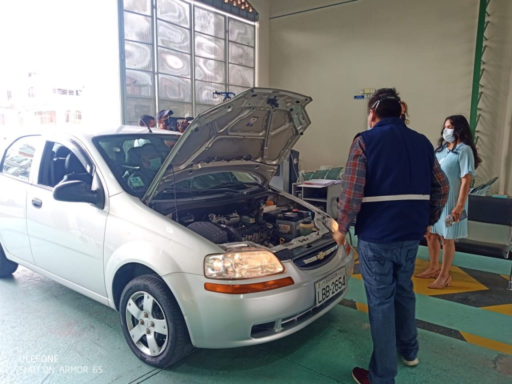 La revisión técnica mecánica de los vehículos es minuciosa.