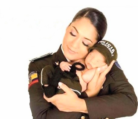 A pocos días de la celebración la Policía rinde tributo a las madres.