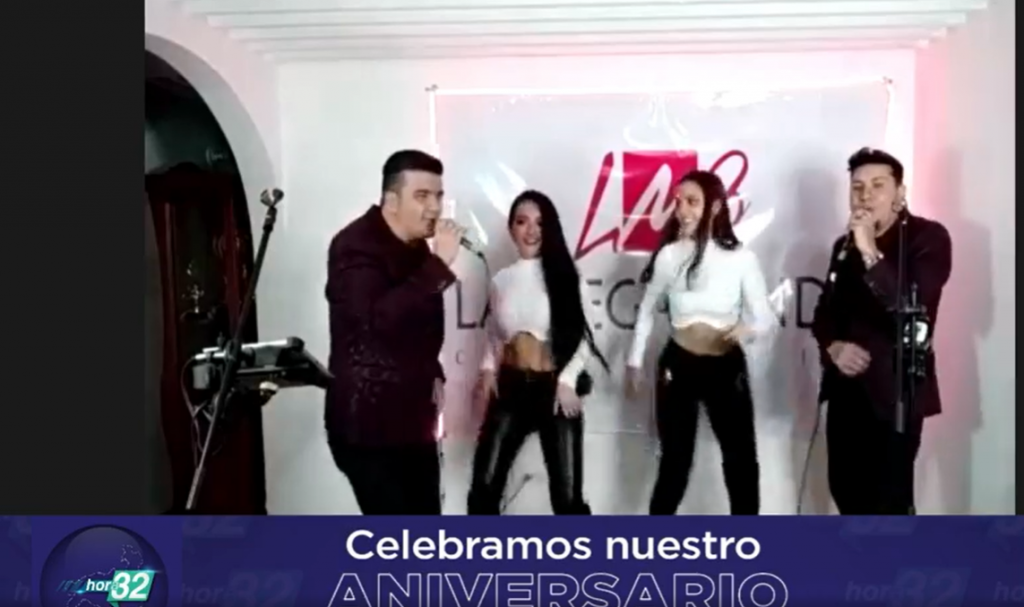 La Megabanda Colombia interpretó temas propios y varios clásicos de la cumbia de su país.