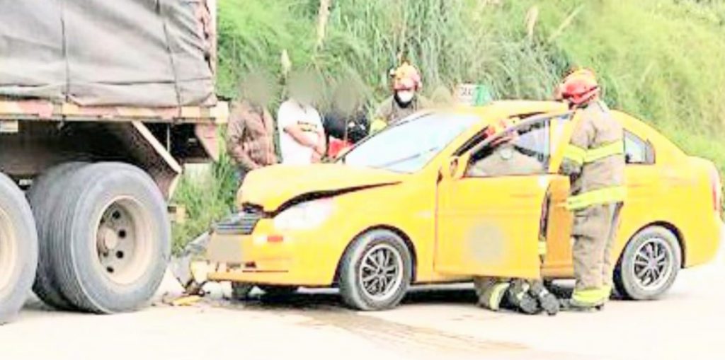 El conductor se golpeó el rostro.